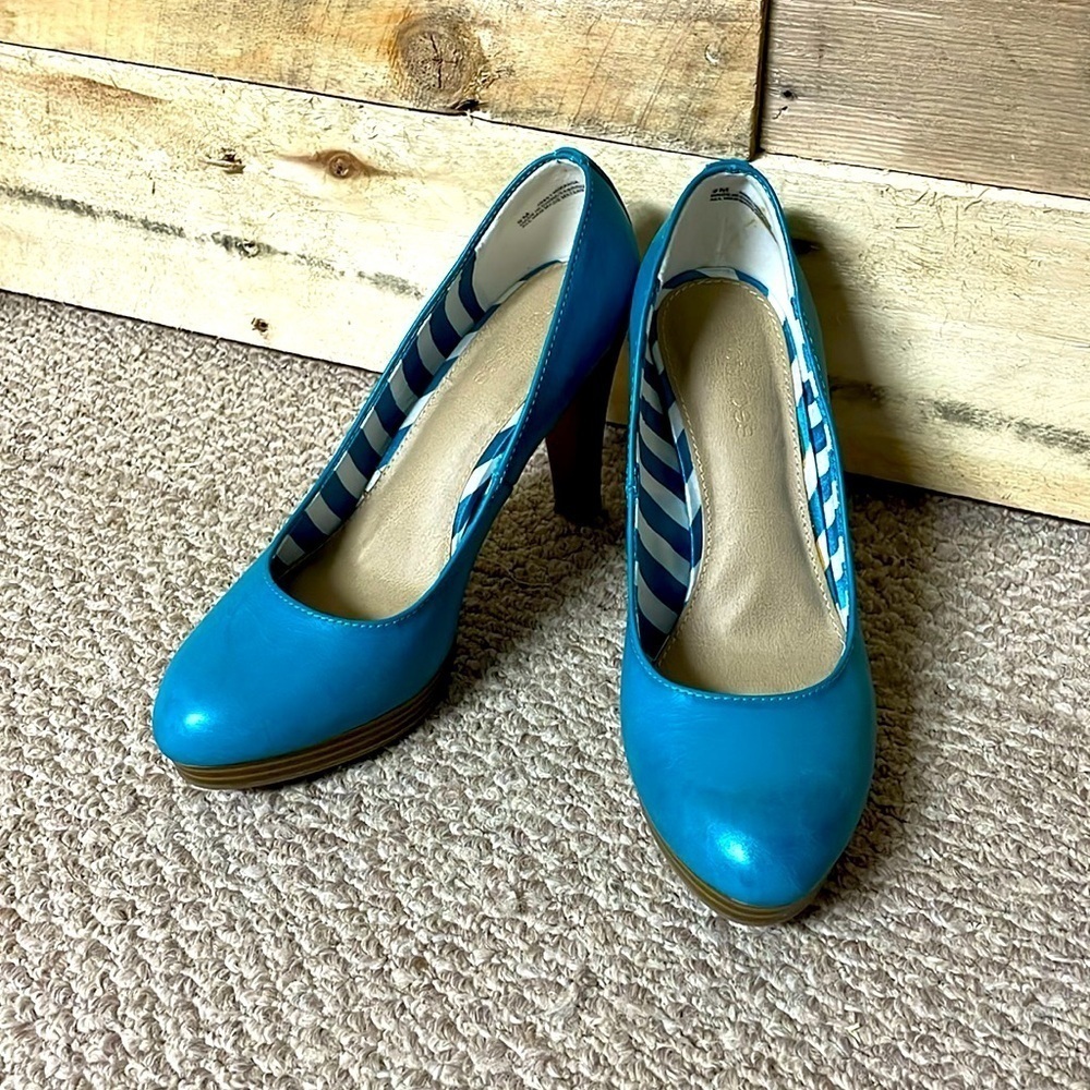 Maurice size 9 5” teal color heels